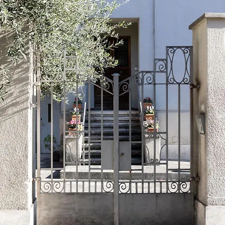 The Orange Garden روما